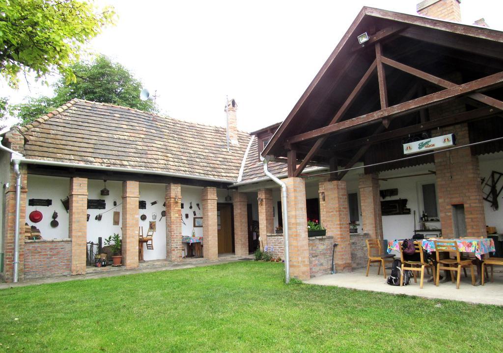 Bike Stop Duna Dunaszentmiklos Exterior photo